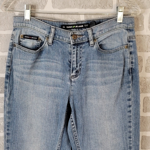 DKNY SOHO JEAN Flaired Boot Cut Light Wash Denim Jeans Women's Size 6R - Picture 2 of 16